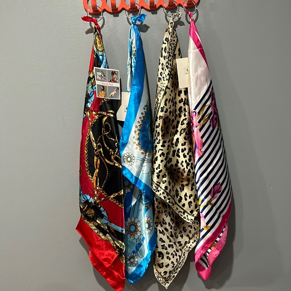 Set of 4 twillies protect your purse or fashion accessory retail $6 each NWT